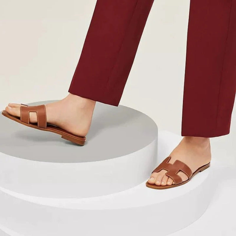 Margot – Flat sandals with straps and non-slip sole