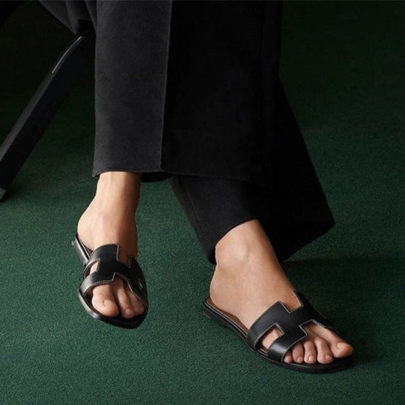Margot – Flat sandals with straps and non-slip sole