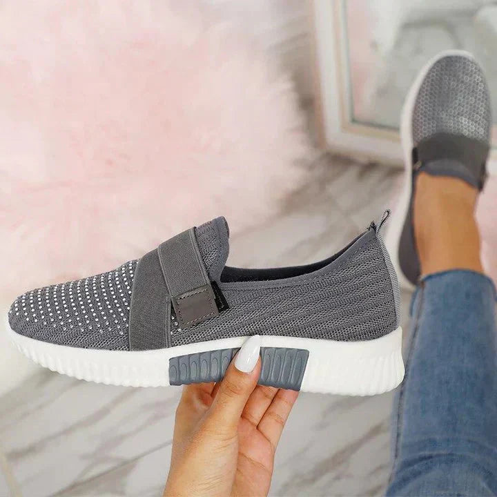 Slip-On Sneaker for Women with Velcro | Improve Your Walking Posture!